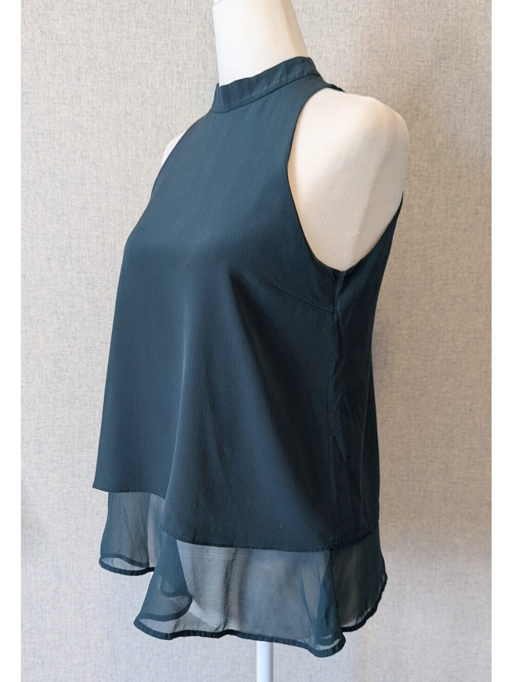 Elizabeth and James 100% silk cutaway halter flowy tank blouse